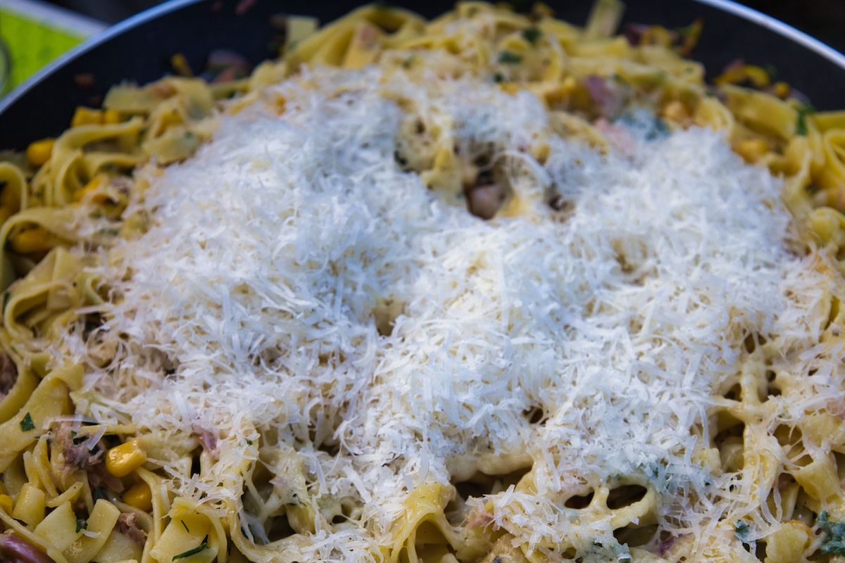 Pasta mit Thunfisch und Mais zum Campen – Camping Rezepte